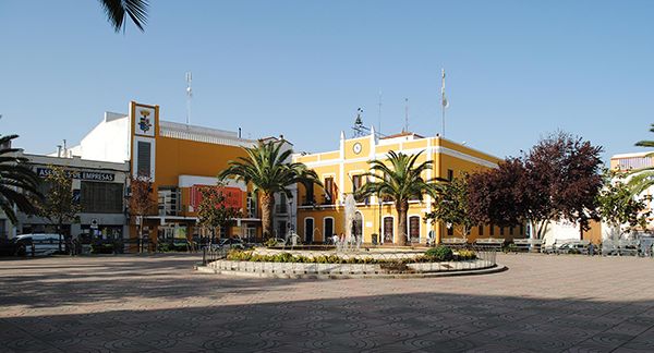 Plaza y ayuntamiento de Puebla de la Calzada
