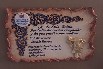 Reina también recibió una placa del Patronato Provincial de Turismo y Tauromaquia por su contribución a la Escuela Taurina durante los últimos 20 años.