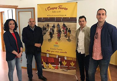 A la inauguración asistieron el alcalde del municipio y el coordinador de Tauromaquia del Patronato Provincial de Turismo y Tauromaquia.